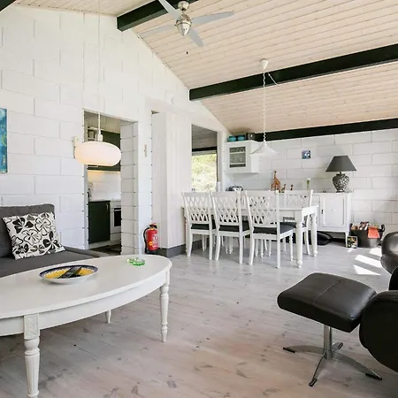 6 Person Holiday In Holiday home